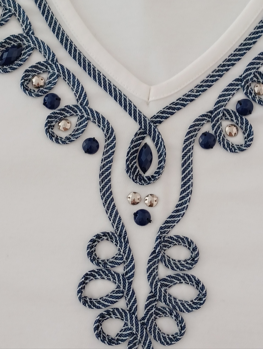 Alfred Dunner Petite White V- Neck Top With Blue Embroidery & Studs- Size MP - Picture 7 of 7